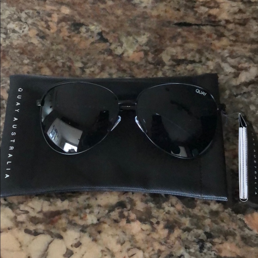 Quay Vivienne oversized aviator sunglasses